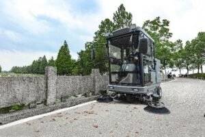 Application of Kärcher KM 210/180 R Classic Ride-On Sweeper at parks.